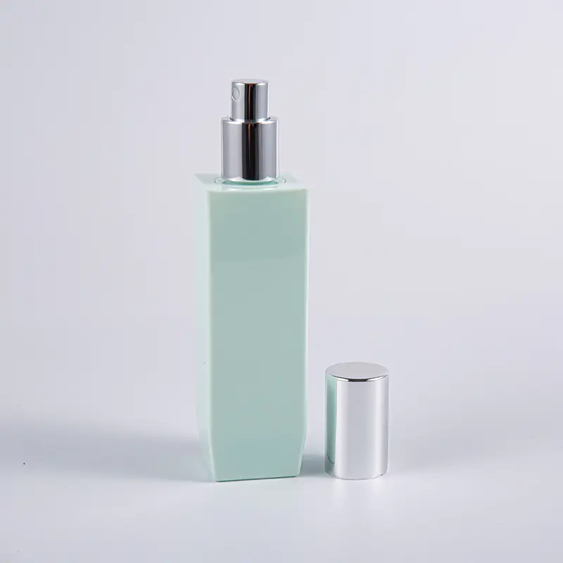 複数の色のオプションのアルミニウム ポンプ キャップが付いている正方形の形 150ml PETG の厚い壁のローションのびん 
