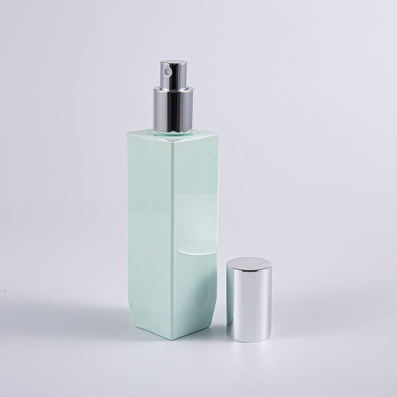 複数の色のオプションのアルミニウム ポンプ キャップが付いている正方形の形 120ml PETG の厚い壁のローションのびん 