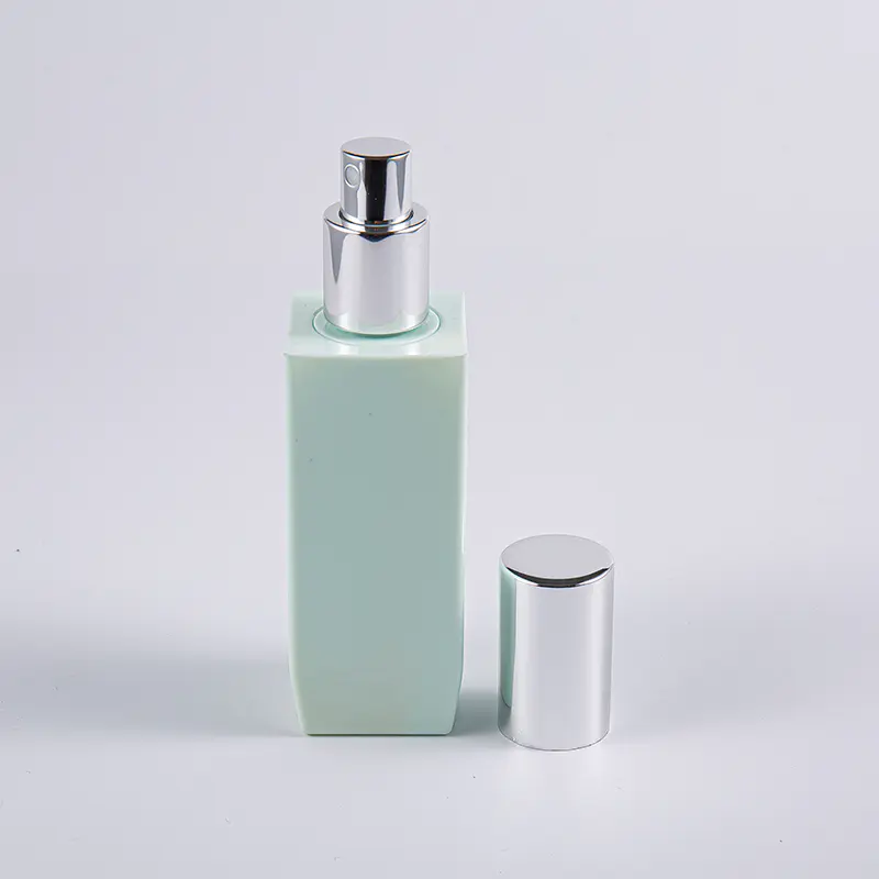 複数の色のオプションのアルミニウム ポンプ キャップが付いている正方形の形 100ml PETG の厚い壁のローションのびん 