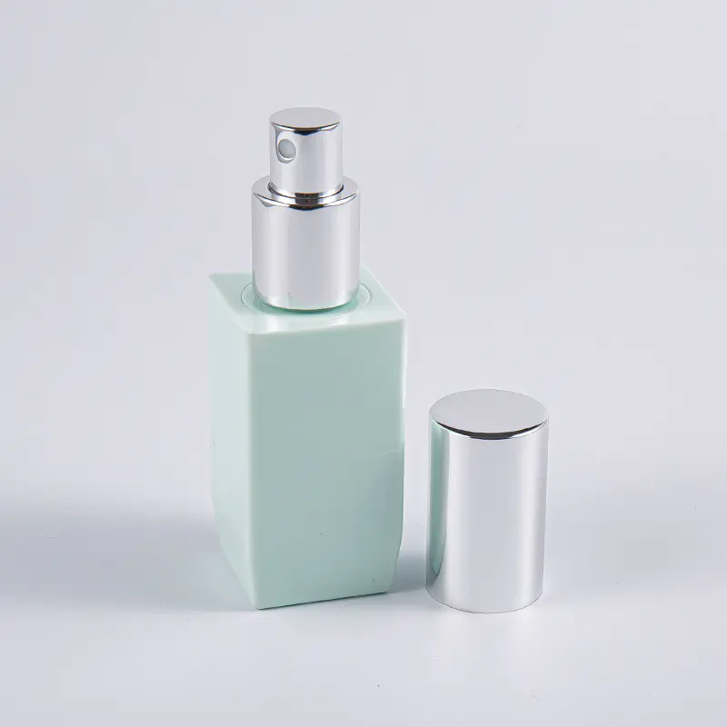複数の色のオプションのアルミニウム ポンプ キャップが付いている正方形の形 50ml PETG の厚い壁のローションのびん 